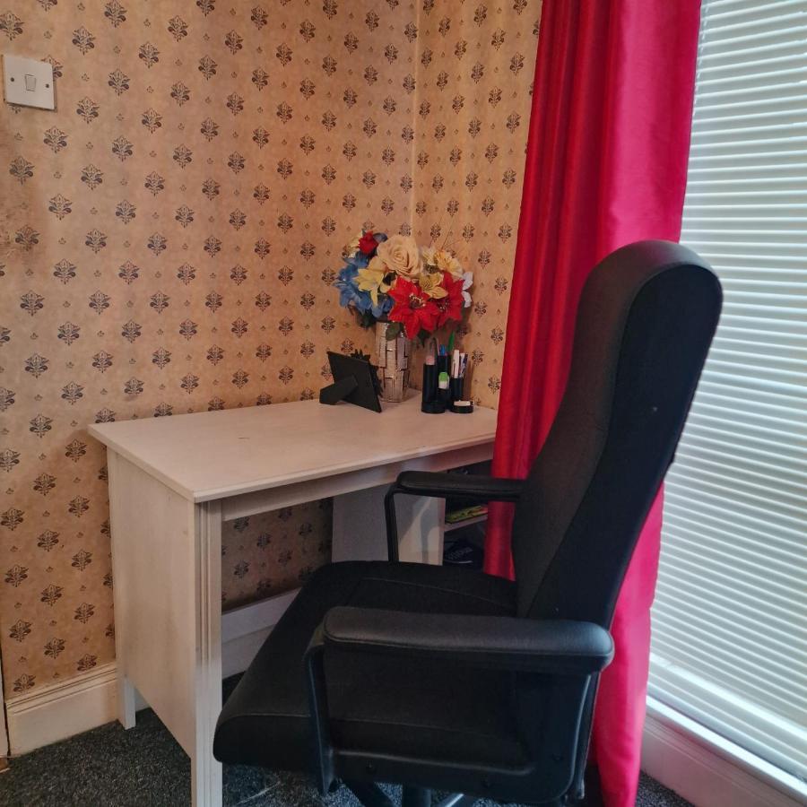 Females Only - Private Bedrooms In Dublin Lucan Eksteriør billede