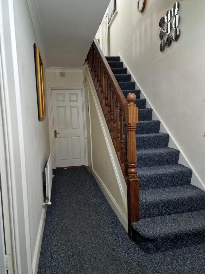 Females Only - Private Bedrooms In Dublin Lucan Eksteriør billede