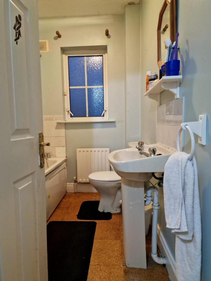 Females Only - Private Bedrooms In Dublin Lucan Eksteriør billede